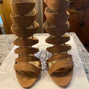 NIB Steve Madden Swyndlee Cutout sandal size 9
